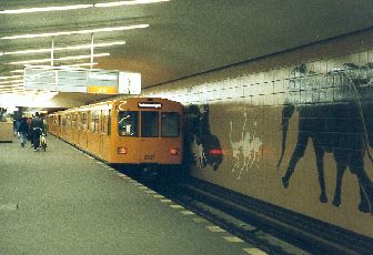 sBerlin U bahn Zoo 1987.jpg