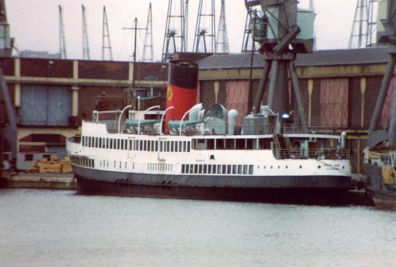 John Jones QM KGV Dock London 01 03 81.jpg