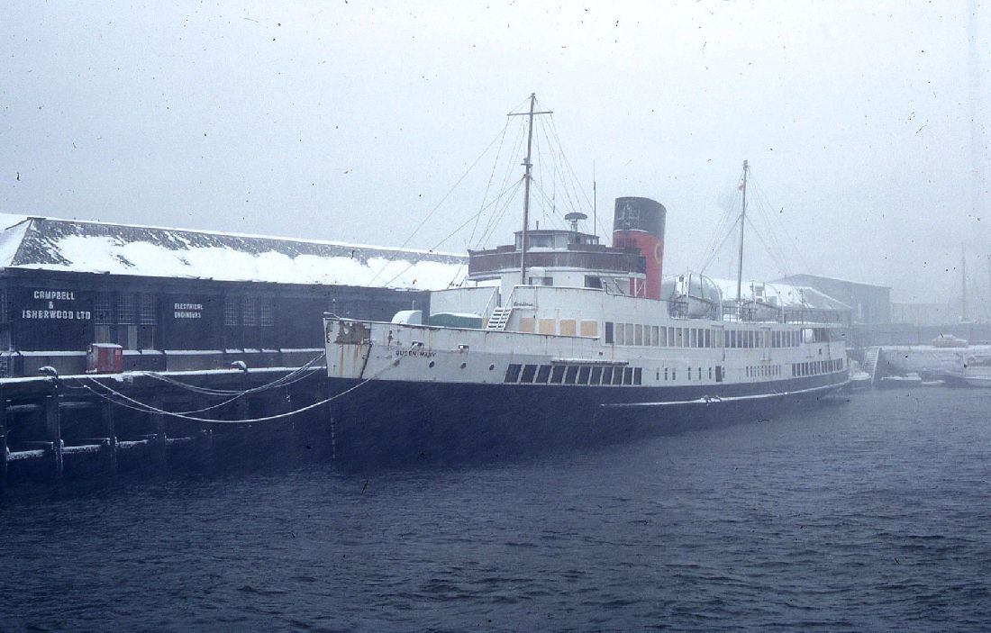 QM laid up at Greenock wintry KW.jpg
