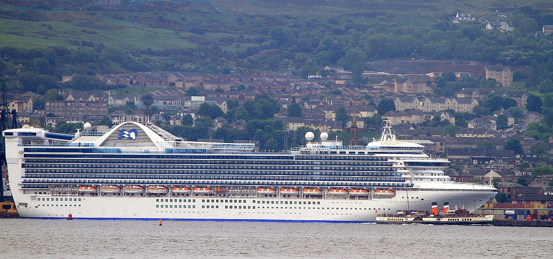 Waverley and caribbean princess Greenock 010612 KW.jpg