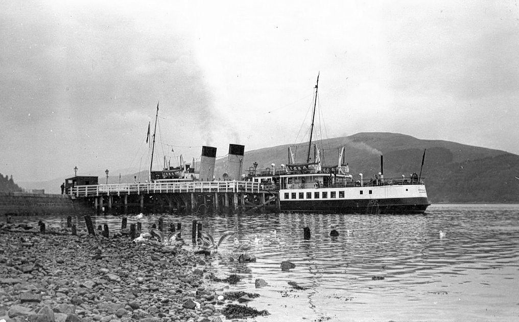 Waverley at Inveraray 15 09 59 by Bob Lindsay Gillon Ferguson.jpg