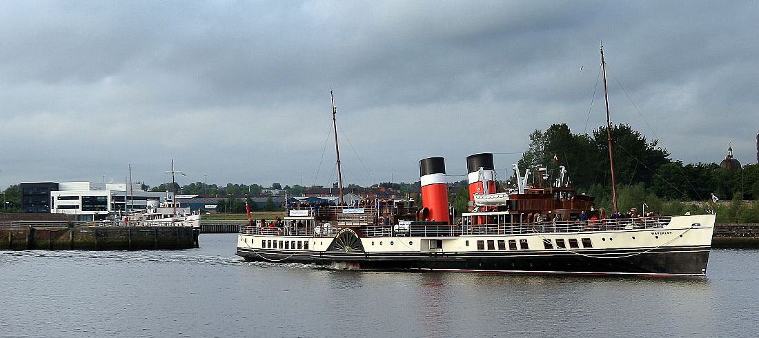 Waverley leaving Glasgow 01 06 12 KW.jpg