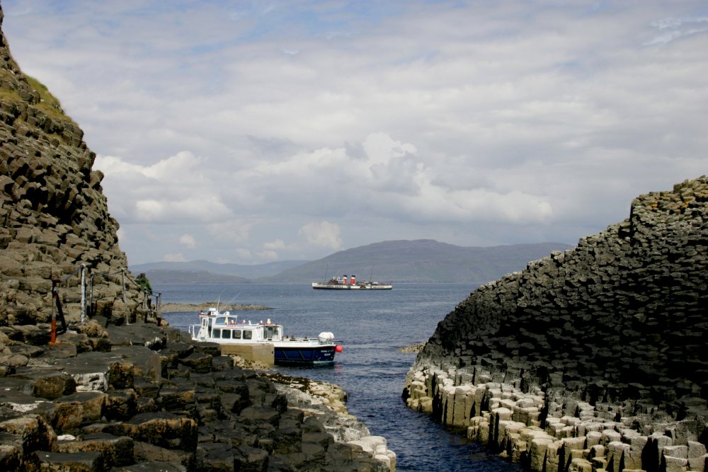 Waverley off Staffa 09 06 12 FG.jpg